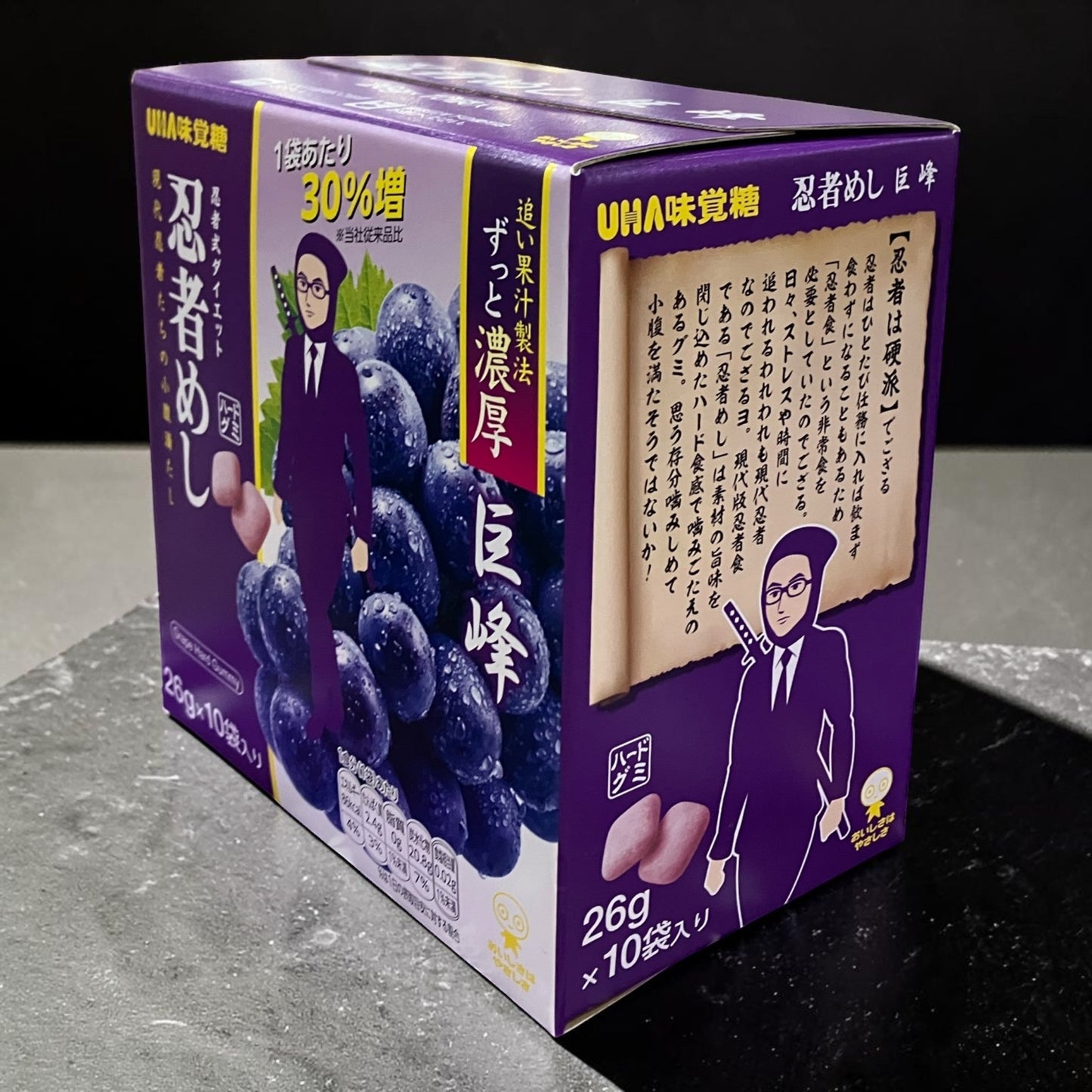 コストコ 商品 全国発送 KOCOSTOREのUHA味覚糖忍者めし巨峰味グミ10袋入りボックス。濃厚なグレープの果実感とハードな噛みごたえが特徴のパッケージ。